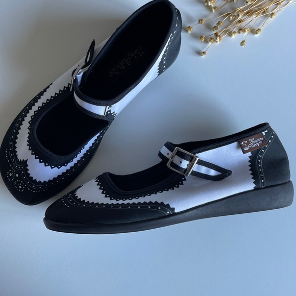 Chocolaticas Havana Women's Mary Jane Flat - Picture 1 of 14
